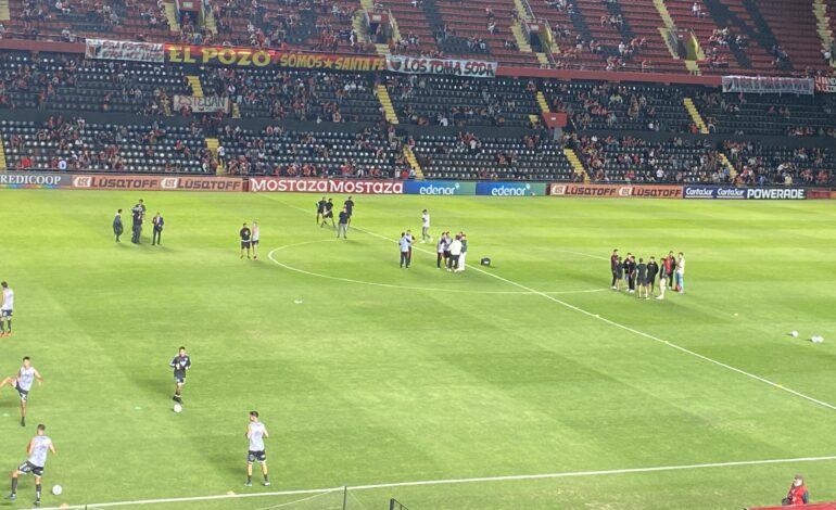 CADA VEZ MÁS TARDE!!! COLÓN JUEGA 22:10