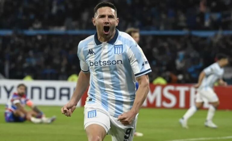 Maravilla Martínez habló de la polémica de Racing ante Peñarol y el penal: «Me apoya el codo»
