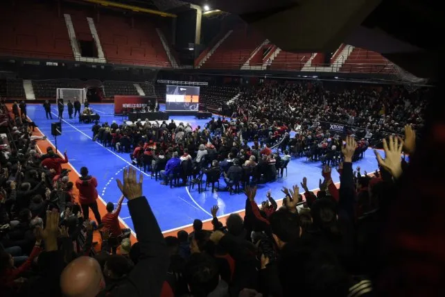 Agitada asamblea en Newell’s: rechazaron el presupuesto, hubo incidentes y todo se suspendió