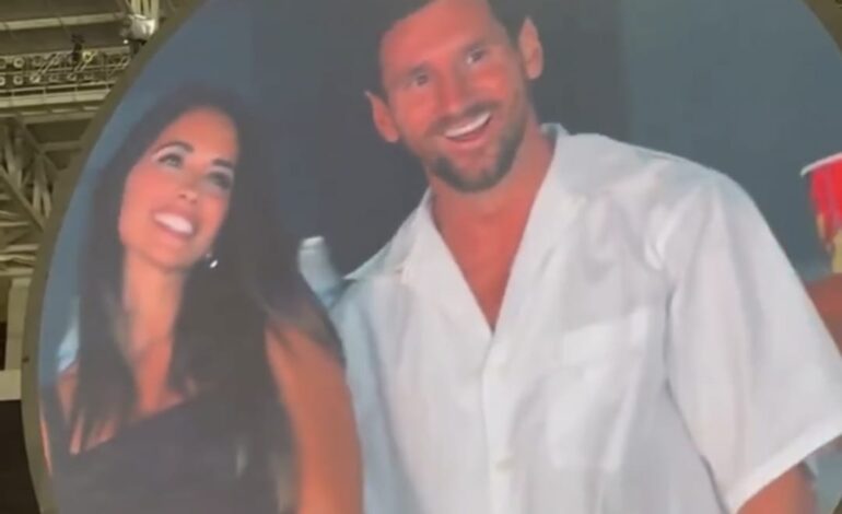 Lionel Messi y Anto Roccuzzo fueron captados por la KISSCAM de Coldplay