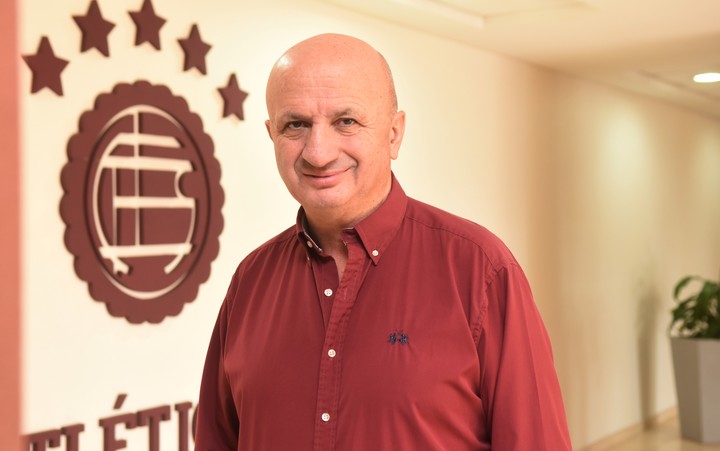 Nicolás Russo, presidente de Lanús sobre Di María: «Le van a llegar patadas como a cualquier jugador. Uno quiere ganar”