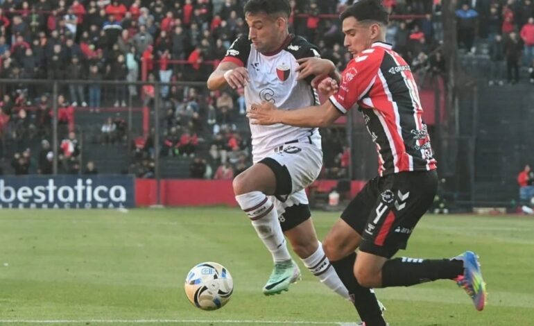 Colón mostró una mejoría, lo ganaba pero en un descuido Chacarita se llevó un empate con dos hombres menos