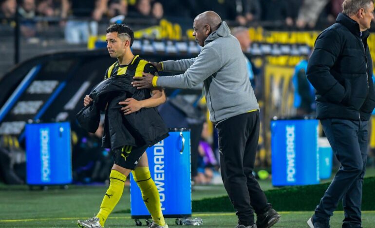 Los dirigentes de Peñarol acusaron al plantel de Racing de LESIONAR INTENCIONALMENTE a Leonardo Fernández