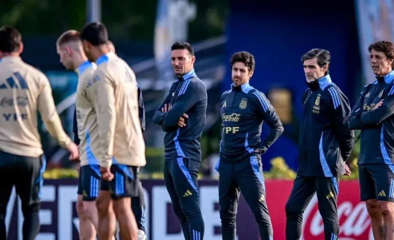 Lionel Scaloni analiza no convocar futbolistas de la Liga Profesional para la próxima fecha FIFA