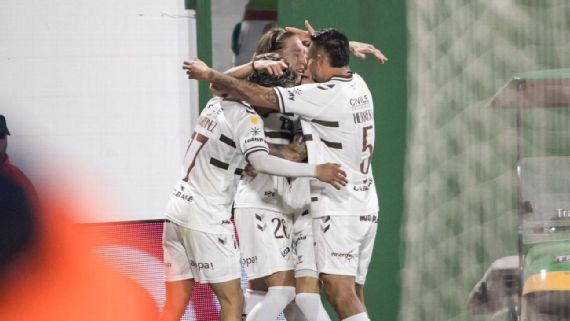 El GOLAZO de chilena de Ronaldo Martinez para PLATENSE