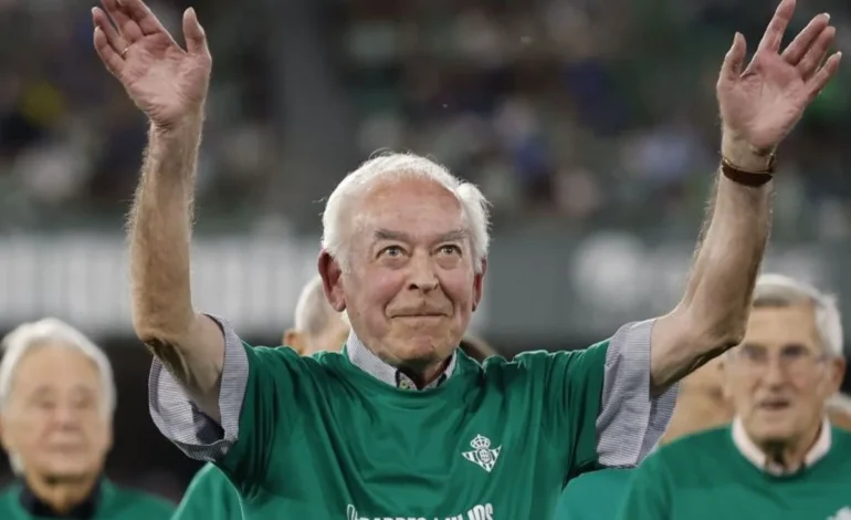 La excelente iniciativa del Betis de España con algunos ABUELOS SOCIOS DEL CLUB