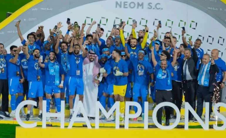 Neom SC, el club que le paga a hinchas falsos para que vayan a alentar en los partidos de local
