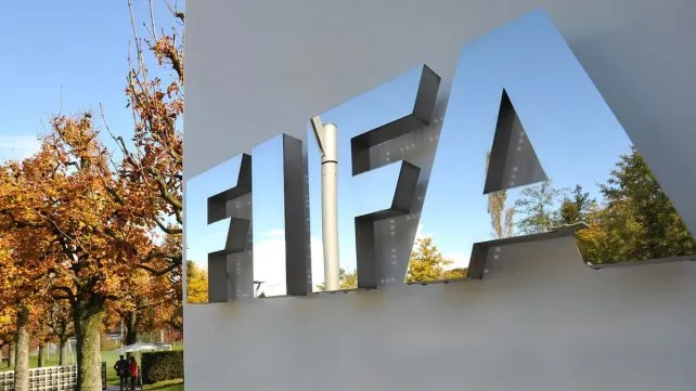 Colón toma aire: la FIFA no lo incluyó entre los clubes inhibidos