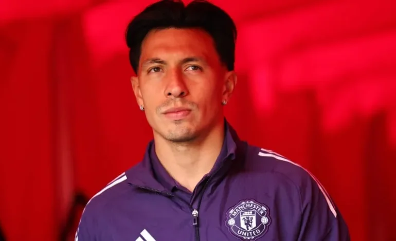 MIRÁ EL VIDEO: Lisandro Martínez fue expulsado en Manchester United por tirarle del pelo a un rival