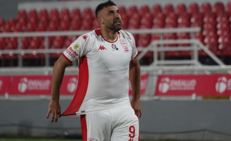 Una pelea con “Wanchope” Ábila divide el vestuario de de Huracán