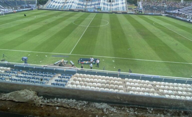 VIDEO | Todo el «condimento» en el Clásico Platense: SAL en las cabinas de transmisión