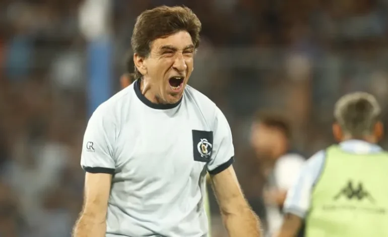 La FELICIDAD de Gustavo Costas en Racing tras la convocatoria a la Selección de Rojas: «Se me caían las lágrimas»
