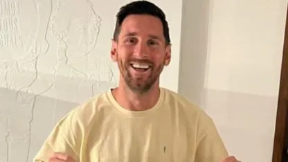 Sorpresa: Messi posó con la camiseta de un club del Ascenso