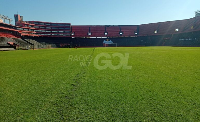De esta manera se encuentra el CÉSPED del Brigadier López esperando el debut de Colón en la Primera Nacional