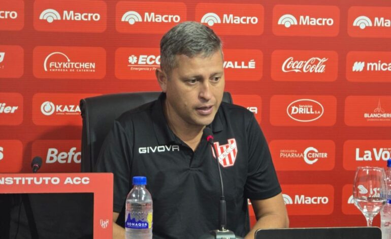 VIDEO | ¿VOS FUISTE MI ALUMNO? El insólito cruce en conferencia que dejó mudo al «Traductor» Flores