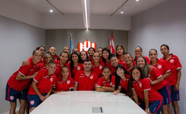 Día histórico en Unión: jugadoras del plantel femenino firmaron sus primeros contratos profesionales