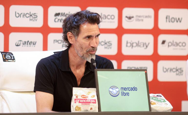 VIDEO Gracias eternas, «Barba»: La emotiva despedida de Eduardo Domínguez en UNO