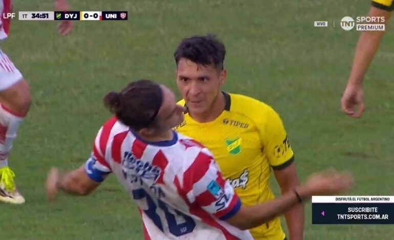 ¡LOCURA TOTAL DE BOTTA!: Vio la roja por una PIÑA y CABEZAZO a Pittón