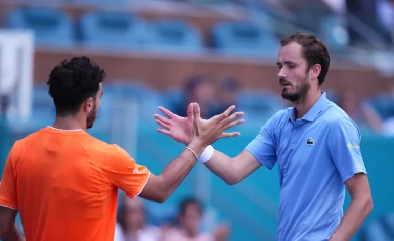Francisco Cerúndolo dio el golpe: eliminó a Daniil Medvedev y avanzó en Miami