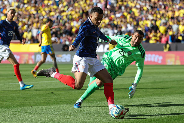 Mbappé quedó en el centro de las críticas en Francia tras dejar la concentración
