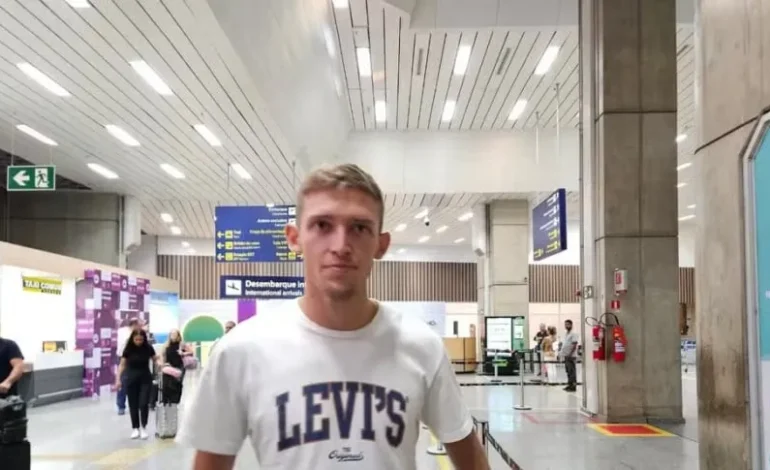 Castillo llegó a Brasil para sumarse a Fluminense: «Espero gritar muchos goles con este club»