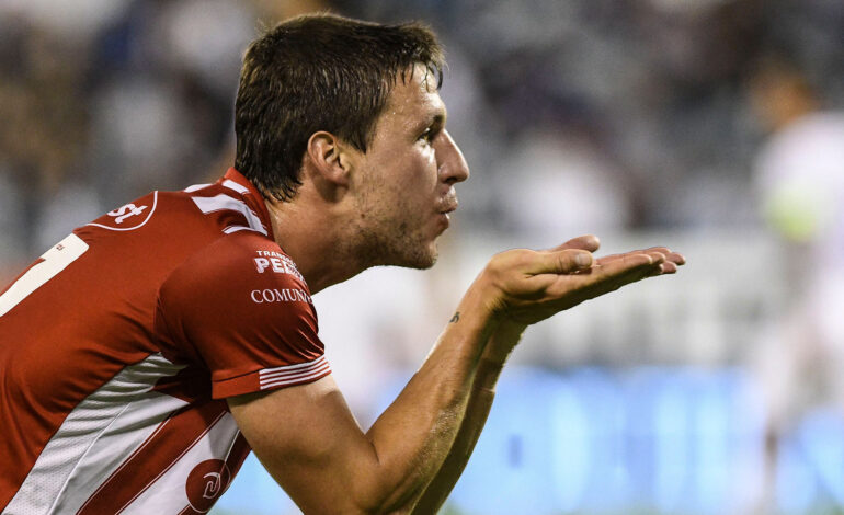 A visitar una cancha donde no gana hace ocho años