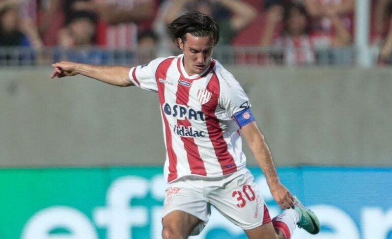  Mauro Pittón reclamo expulsión en la falta que recibió