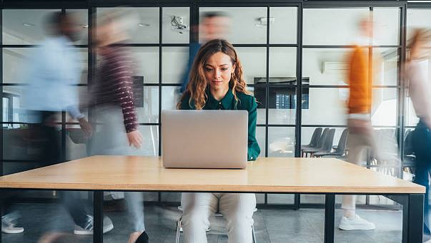  Cómo mantener la concentración durante el día: consejos para el trabajo, el estudio y la vida diaria