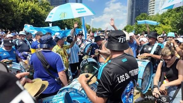 MAREA DE HINCHAS ARGENTINOS en Dallas