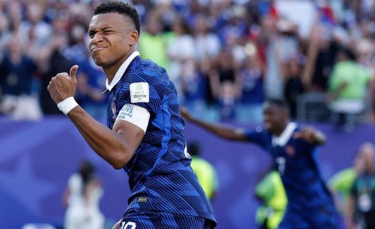 Francia derrotó a Paraguay y avanzó a cuartos de final con otro gol de Mbappé