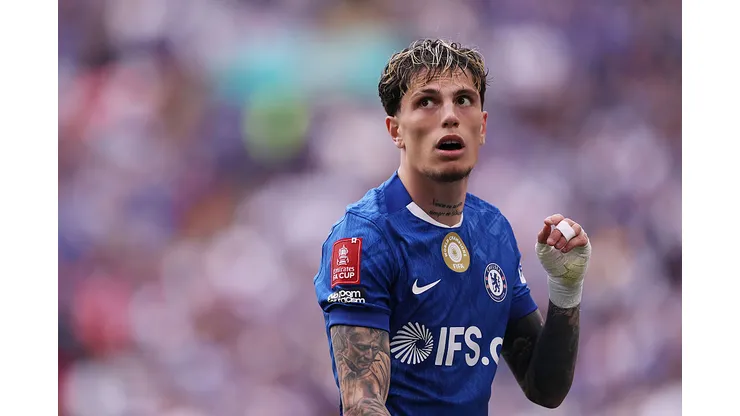 Alejandro Garnacho será compañero del Dibu Martínez: llegó a un acuerdo para jugar en Aston Villa