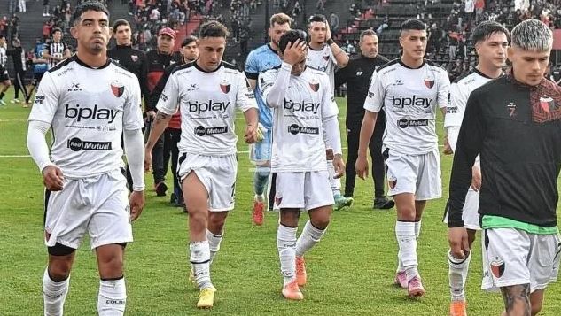 PERDIÓ FERRO y COLÓN DEJÓ PASAR UNA GRAN CHANCE: perdió OTRA VEZ contra el último y se fue silbado