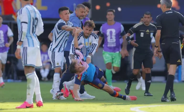 Feroz CRÍTICA de Ibrahimovic contra Paredes: «Le habría dado un cabezazo»