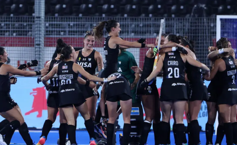 Campeonas del mundo. El festejo de Aníbal Fernández tras la consagración de Las Leonas