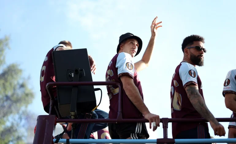 El emotivo adiós de Aston Villa al Dibu Martínez antes de su debut en Chelsea