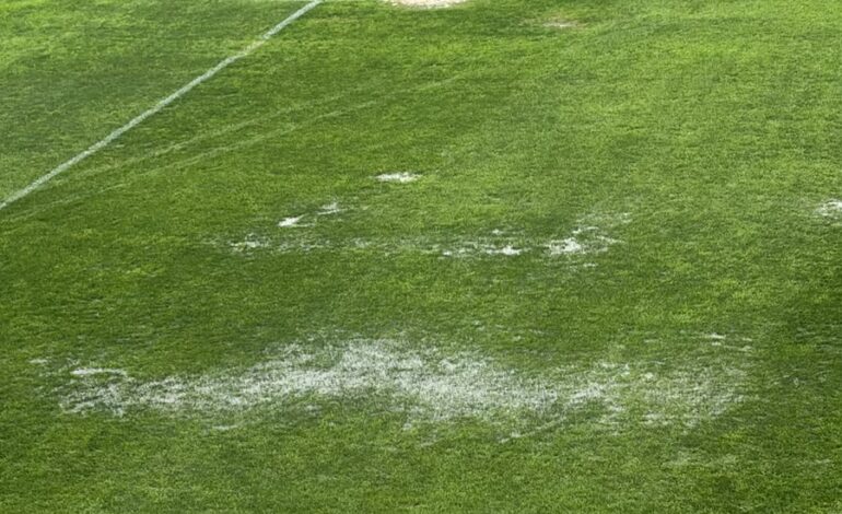 ATENTO COLÓN: La cancha de Acasusso con agua a horas del partido