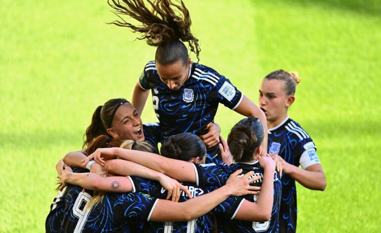 Argentina goleó 8-0 a Benín y se recuperó con una actuación histórica en el Mundial Sub 20