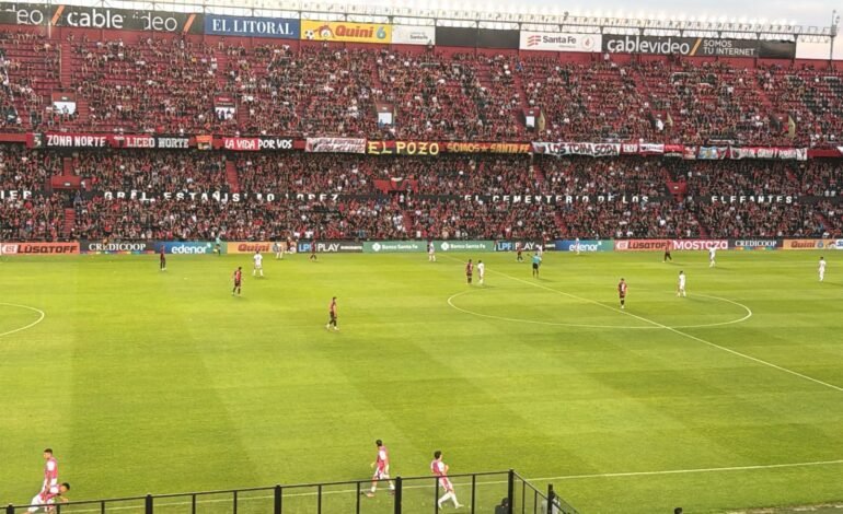 Colón recibe a Defensores de Belgrano en el Brigadier López por la fecha 36 y lo vivís por SFD