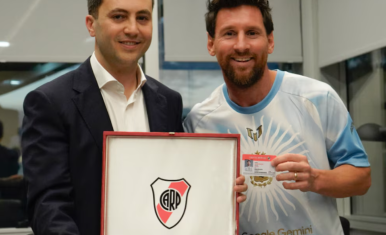 Messi fue nombrado socio honorario de River Plate antes de su despedida: el detalle en el carnet que hizo furor