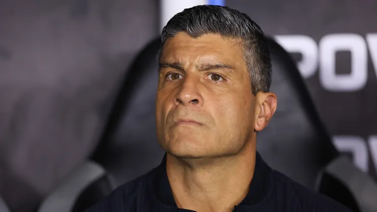El DT de Vasco apuntó contra la incertidumbre por la sede ante Boca: “Es un problema”